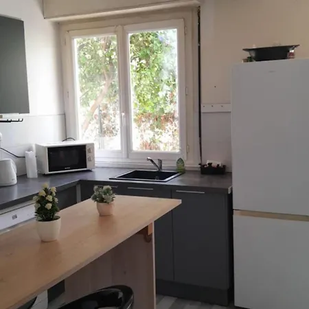 2 Chambres, 4 Personnes, Jardin, Proche Centre Hotel *