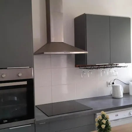 2 Chambres, 4 Personnes, Jardin, Proche Centre *