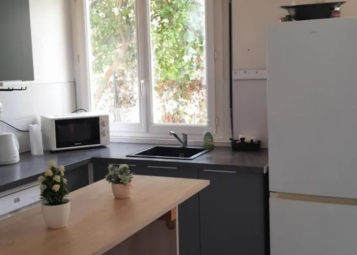 2 Chambres, 4 Personnes, Jardin, Proche Centre מלון *