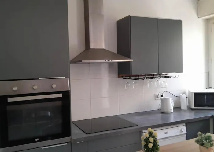 2 Chambres, 4 Personnes, Jardin, Proche Centre *