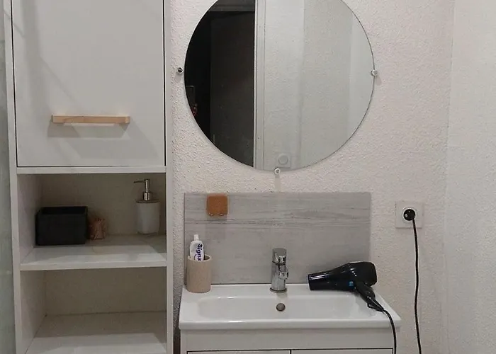 2 Chambres, 4 Personnes, Jardin, Proche Centre