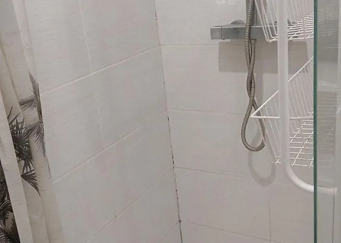 2 Chambres, 4 Personnes, Jardin, Proche Centre מלון